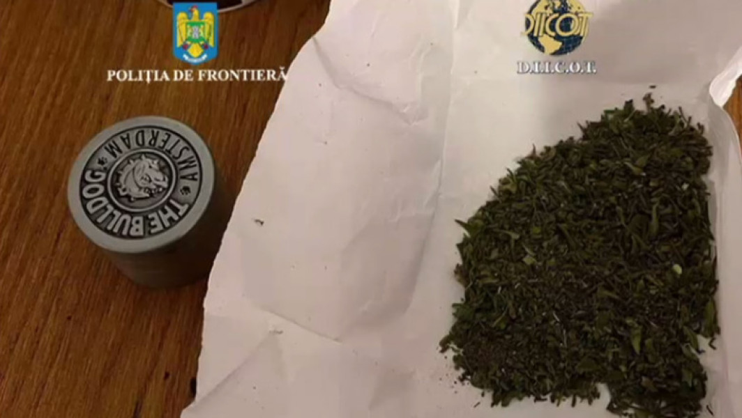 Elev arestat după ce a fost prins că vindea droguri colegilor săi