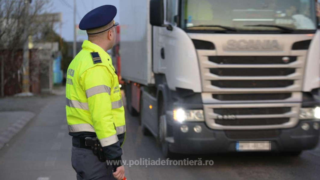 Un șofer de camion a mituit un polițist din Vama Nădlac II cu 200 de euro