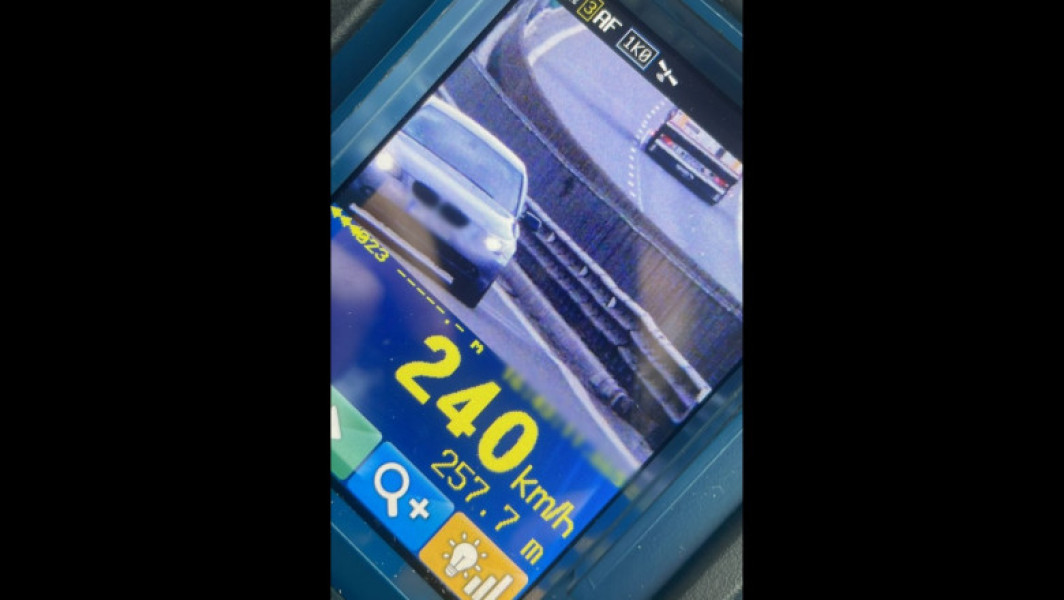Un șofer a fost prins de radar când gonea cu 240 km/oră pe A3. Ce pedeapsă i-au dat polițiștii