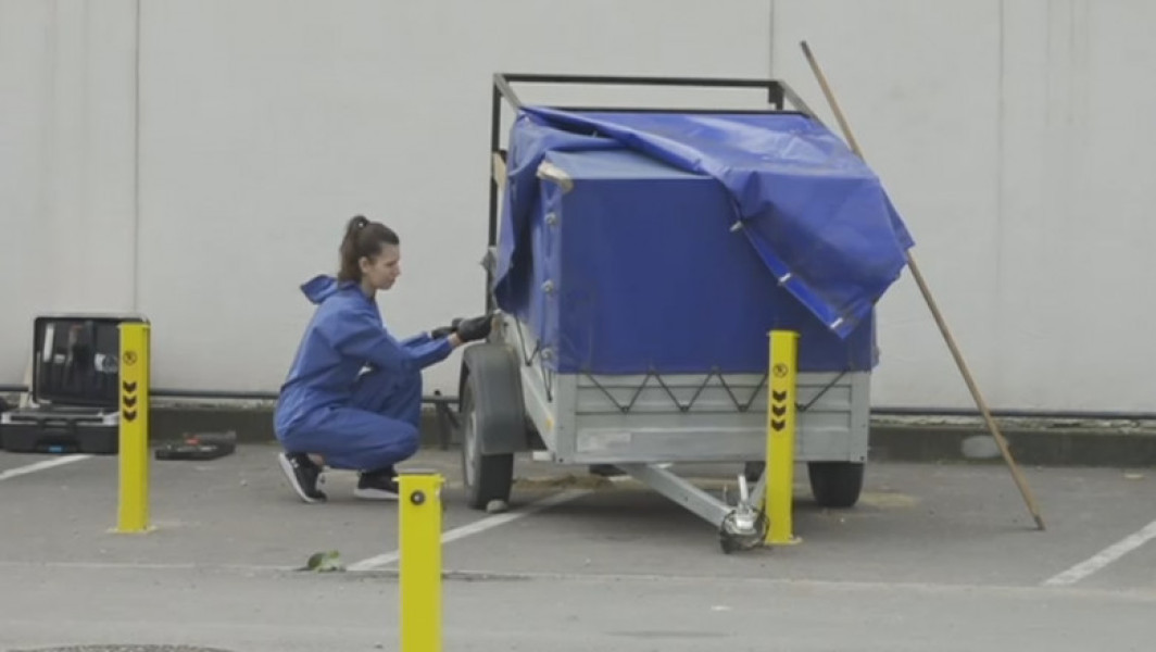 Cadavrul unei femei a fost găsit într-o remorcă în Oradea