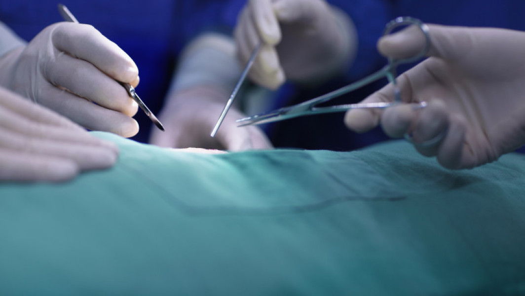 Medicul anchetat după decesul unei paciente poate da consultații, dar nu poate opera