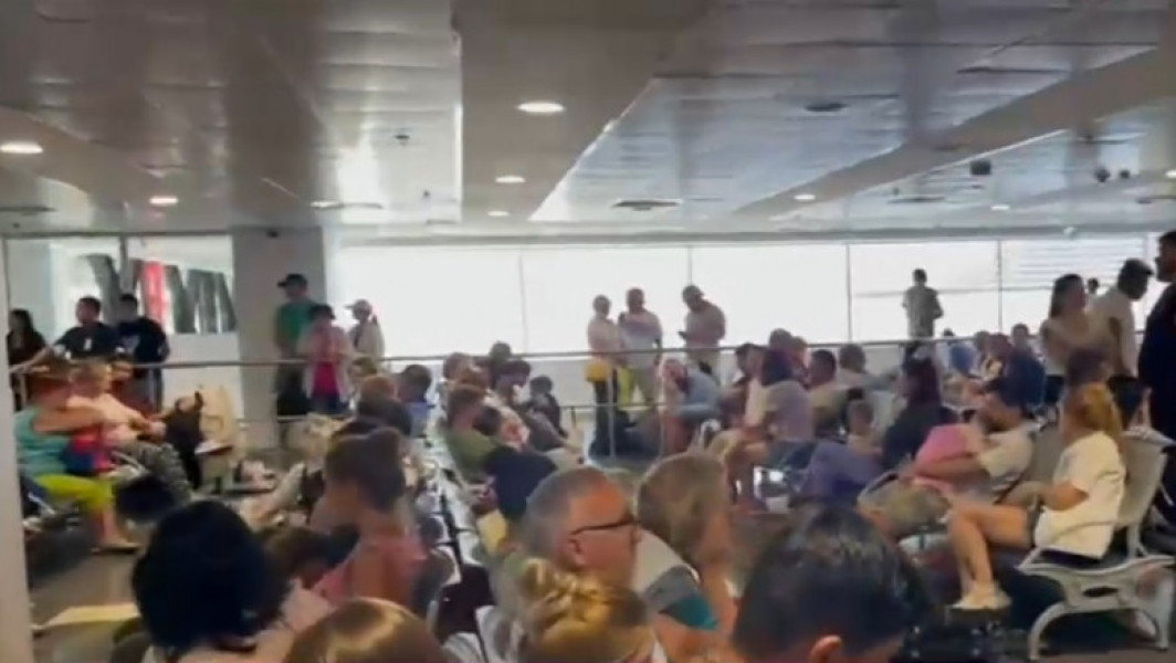 170 de români blocați pe aeroportul din Antalya