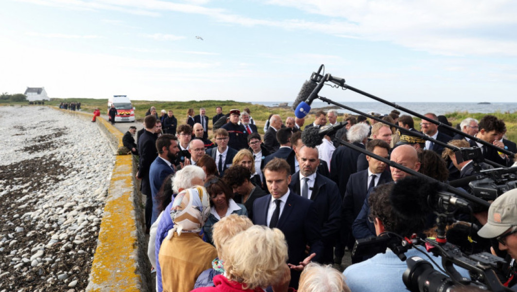 Emmanuel Macron, criticat dur de stânga înainte de alegerile legislative
