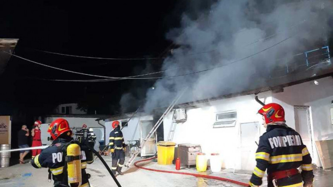 Incendiu la o pensiune din Ocnele Mari, județul Vâlcea