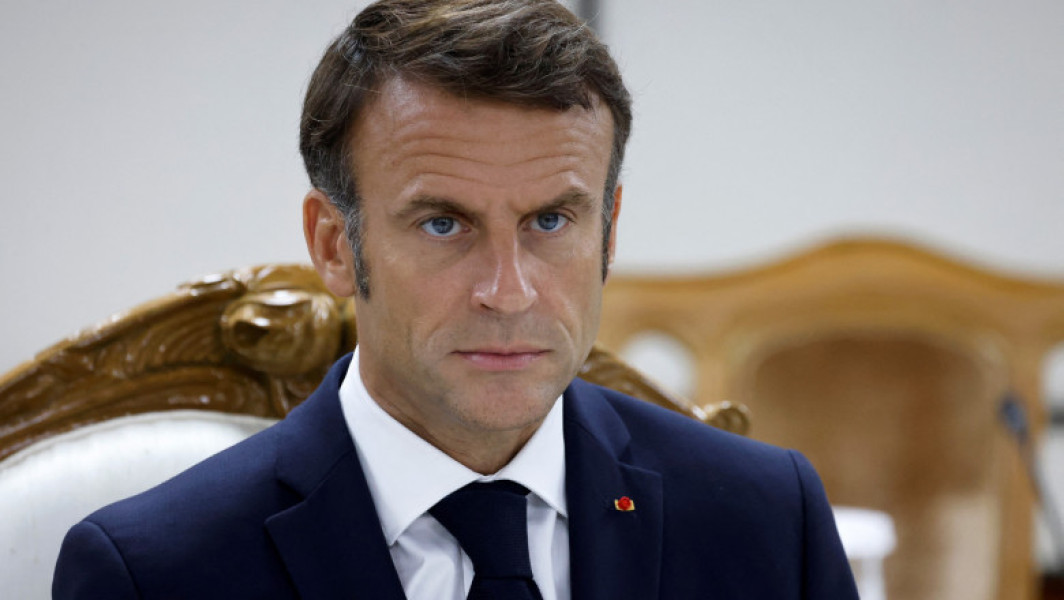 Emmanuel Macron eliminat de pe afișele electorale ale partidului său