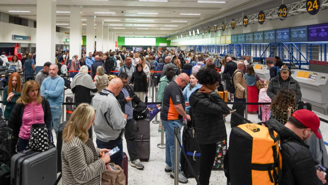 Haos pe aeroportul din Manchester: o pana de curent a provocat anularea și întârzierea zborurilor