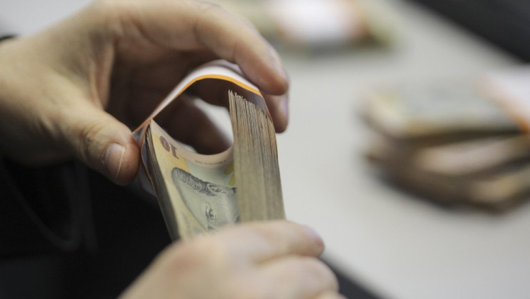Majoritatea românilor cred că țara va traversa o criză financiară în acest an