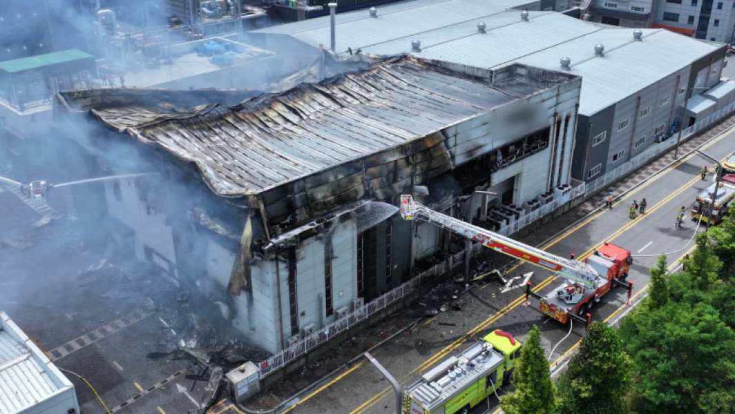 Incendiu devastator la o fabrică de baterii de litiu din Coreea de Sud: zeci de morți și dispăruți