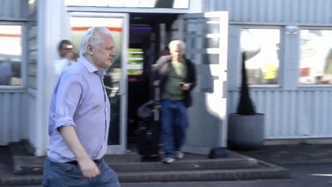 Julian Assange, eliberat și a părăsit Marea Britanie după cinci ani de detenție