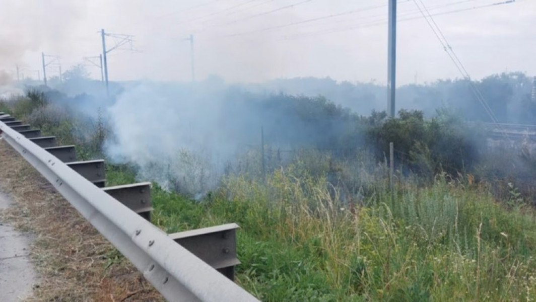 Circulația rutieră deviată pe autostrada A2 din cauza unui incendiu de vegetație