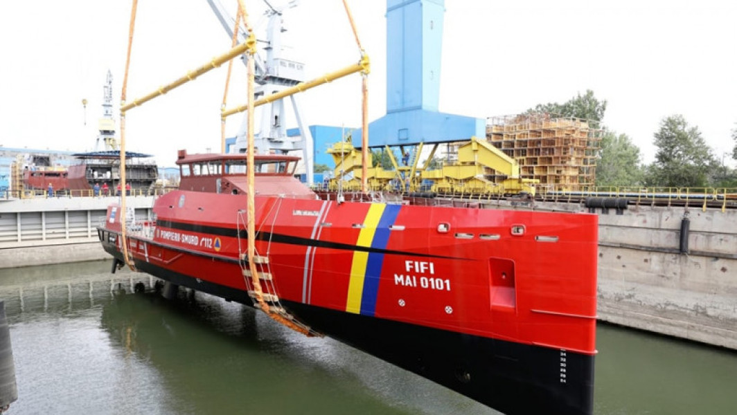 Navele de salvare ale pompierilor zac nefolosite în port