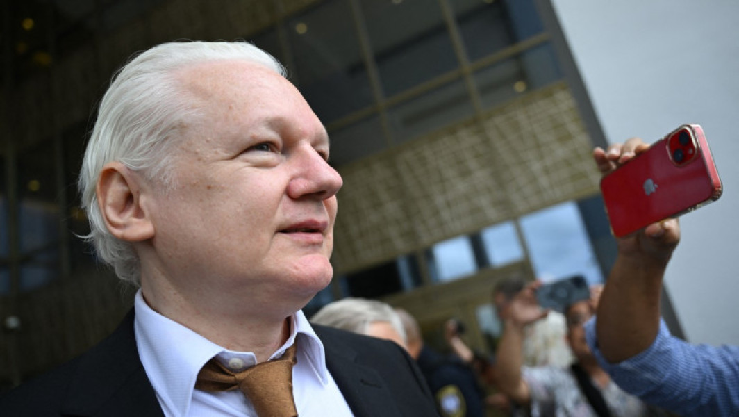 Avionul cu care Julian Assange a plecat din Insulele Mariane spre Australia este același cu cel folosit de Taylor Swift