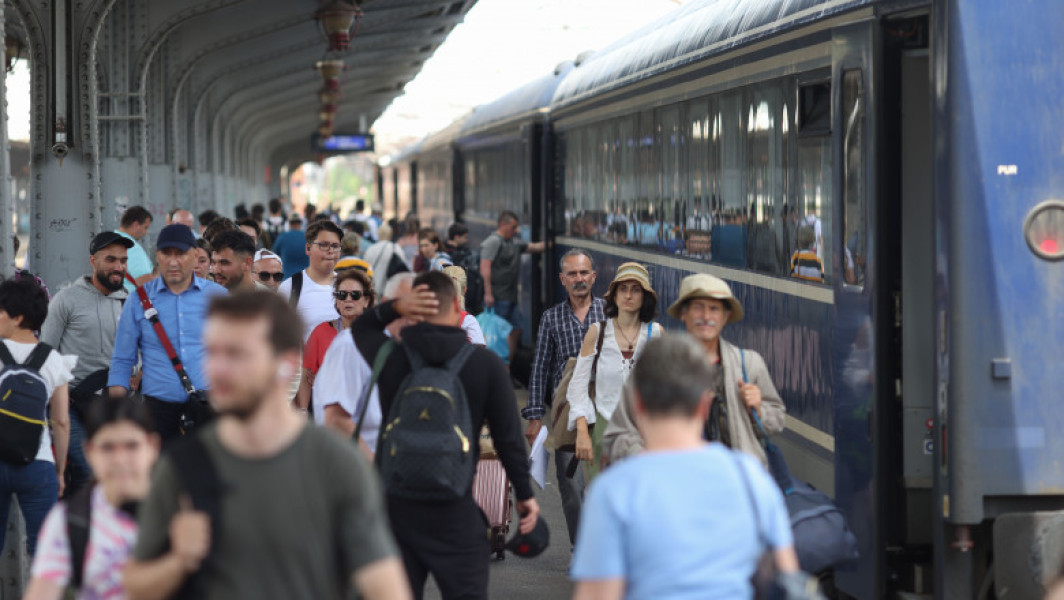 Trenul IR 1992 a Căătorit cu Intarziere din Cauza Vremei Neprietenoase