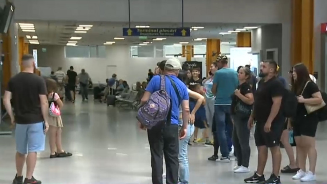 Vacanță de coșmar pentru sute de români din cauza zborurilor anulate și amânate
