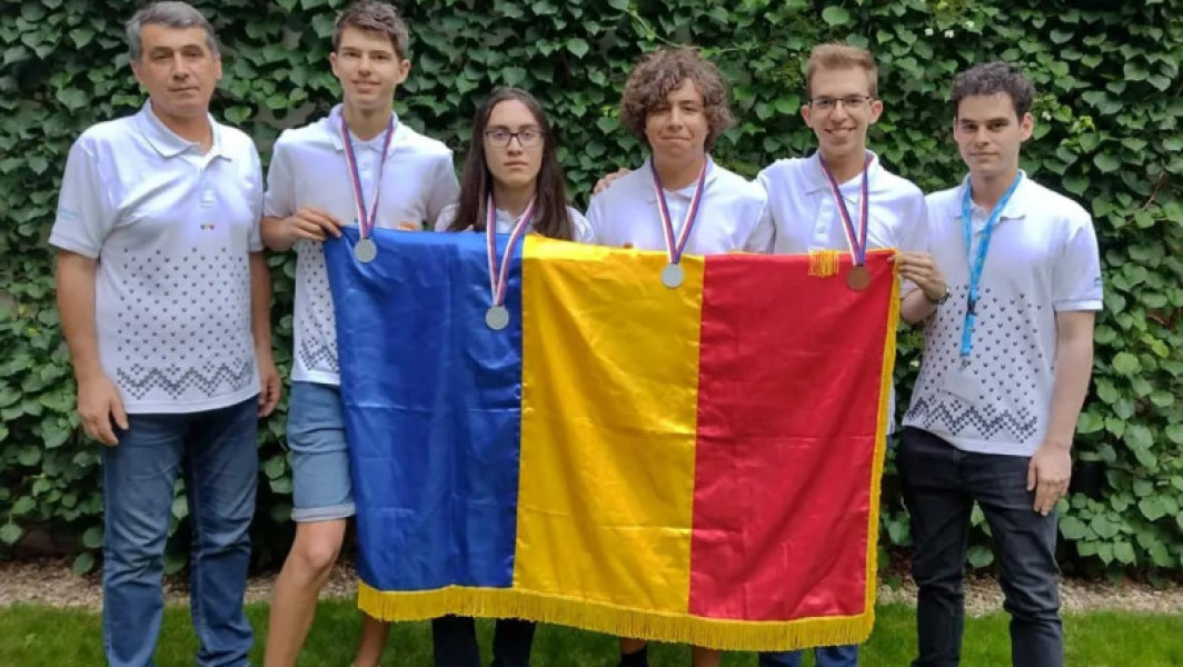 Elevii români au obținut medalii de argint și bronz la Olimpiada Central Europeană de Informatică