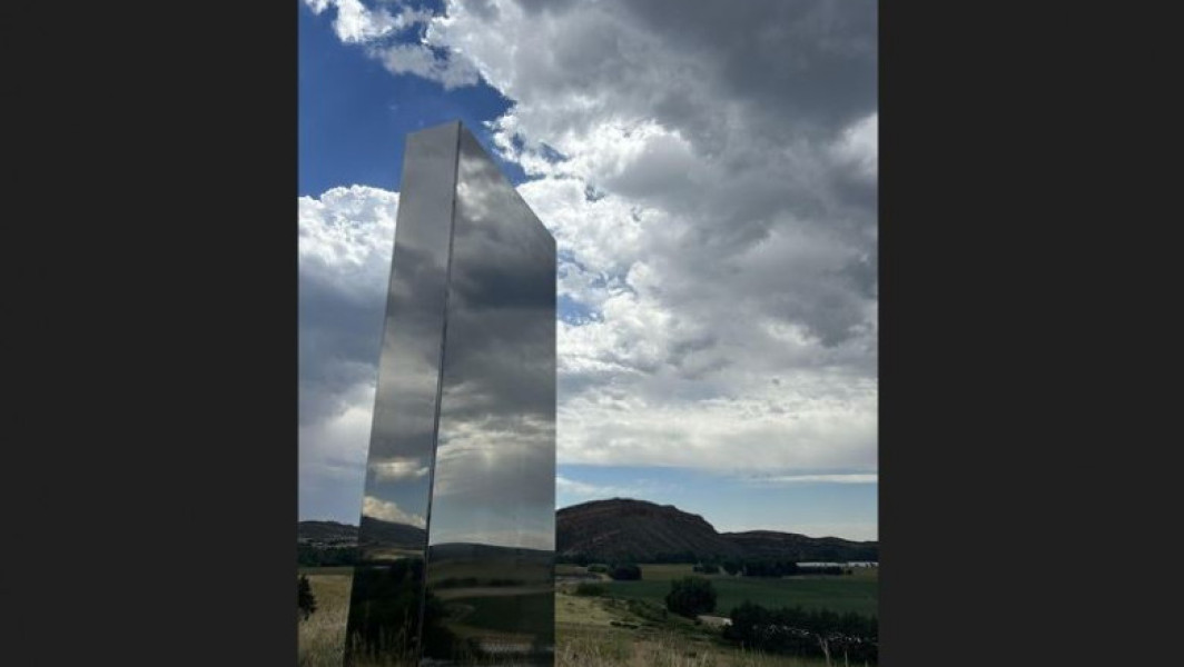 Un nou monolit acoperit de oglinzi a fost descoperit in Colorado