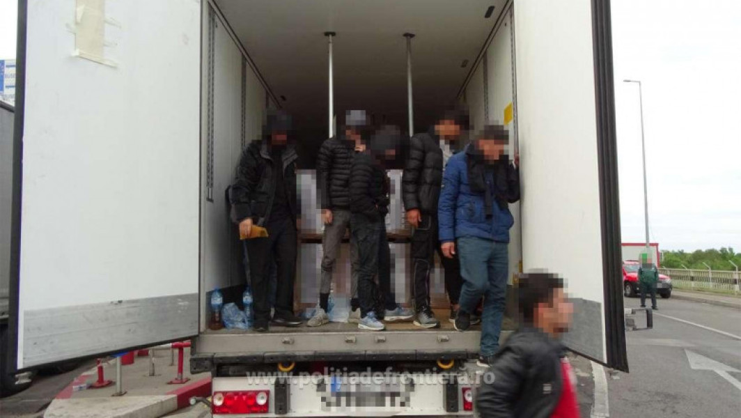 Alertă la granița de vest a României: 24 de migranți descoperiți ascunși într-un tir care venea din Turcia