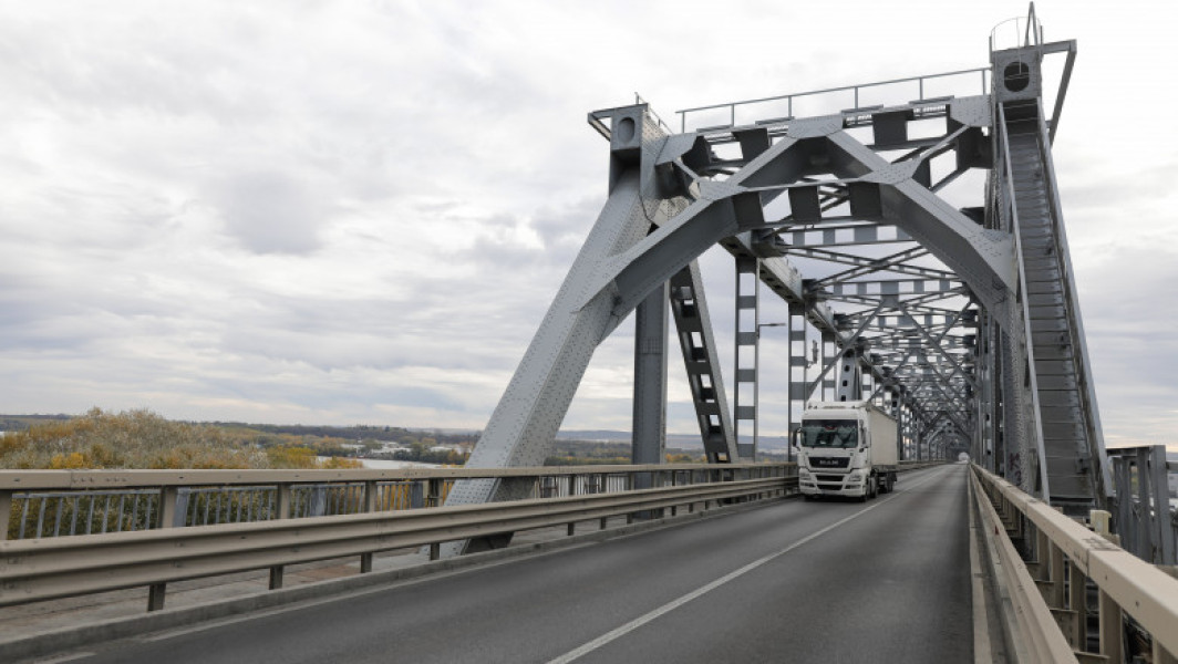 Podul de la Giurgiu-Ruse va fi închis temporar pe partea bulgară pentru reabilitare