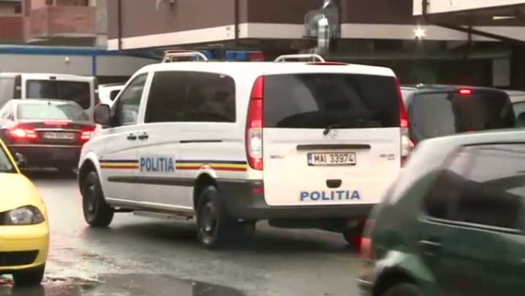 Opt polițiști și un jandarm din Brașov, suspectați de corupție, audiați de procurori