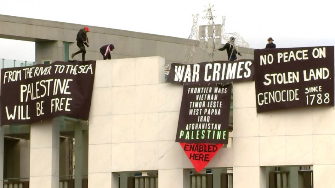 Protest pro-Palestina pe acoperișul Parlamentului australian: patru activiști arestați